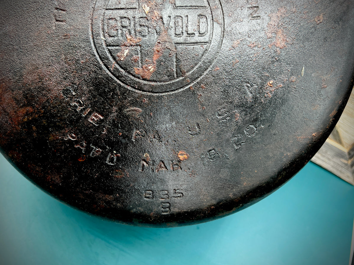 Vintage Griswold Cast Iron Tite-Top 10 Dutch Oven - Antique Cookware Collectible