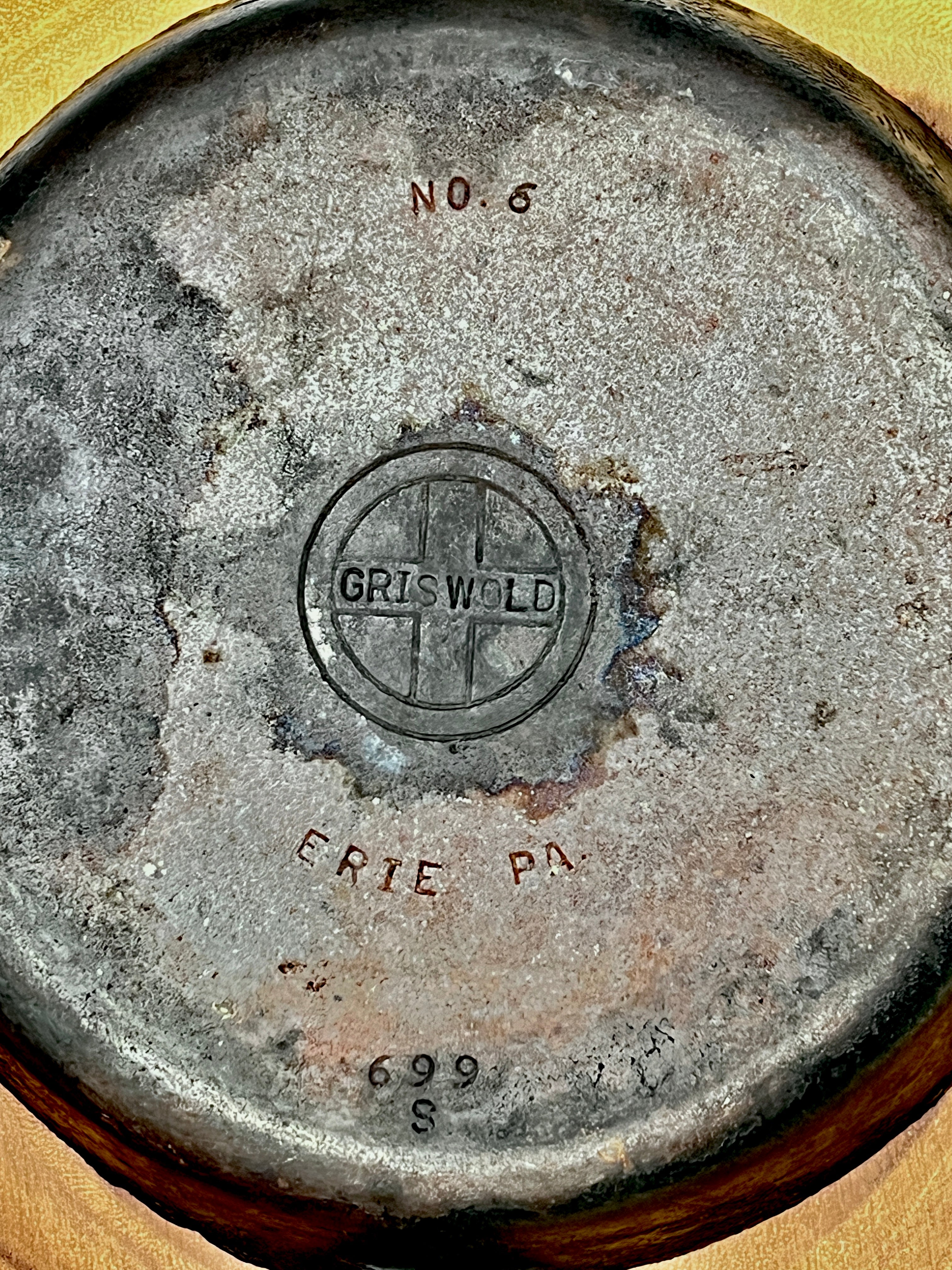 Vintage Griswold No 6 Cast Iron 9" Skillet Small Block Logo 699 S Erie PA 1940s