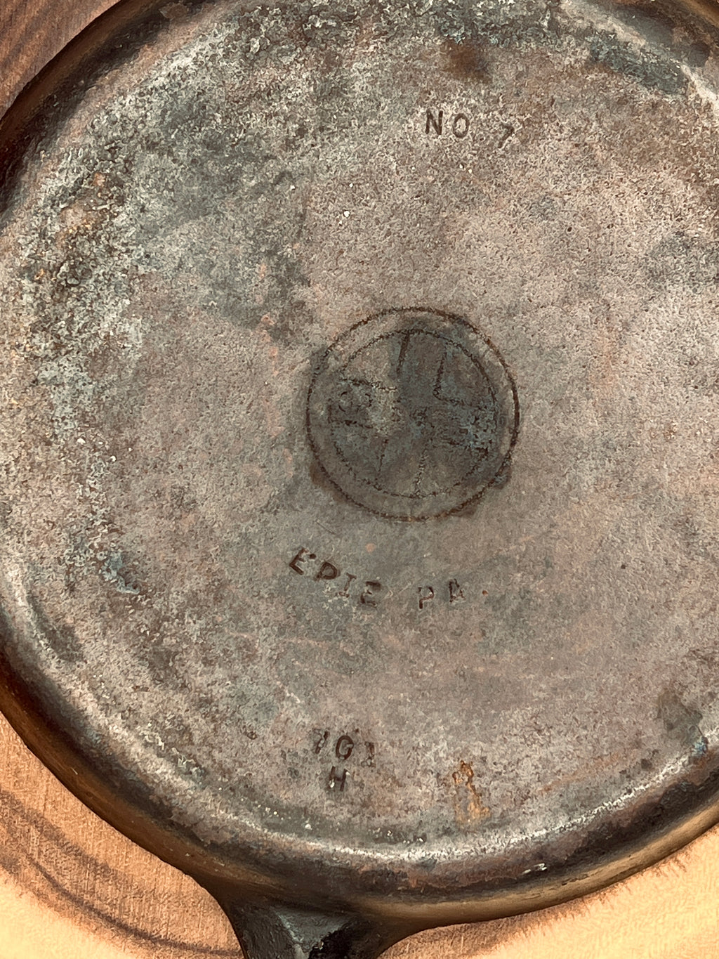 Vintage Griswold No 7 Cast Iron Skillet 10" Small Block Logo 701 H Erie PA 1940s