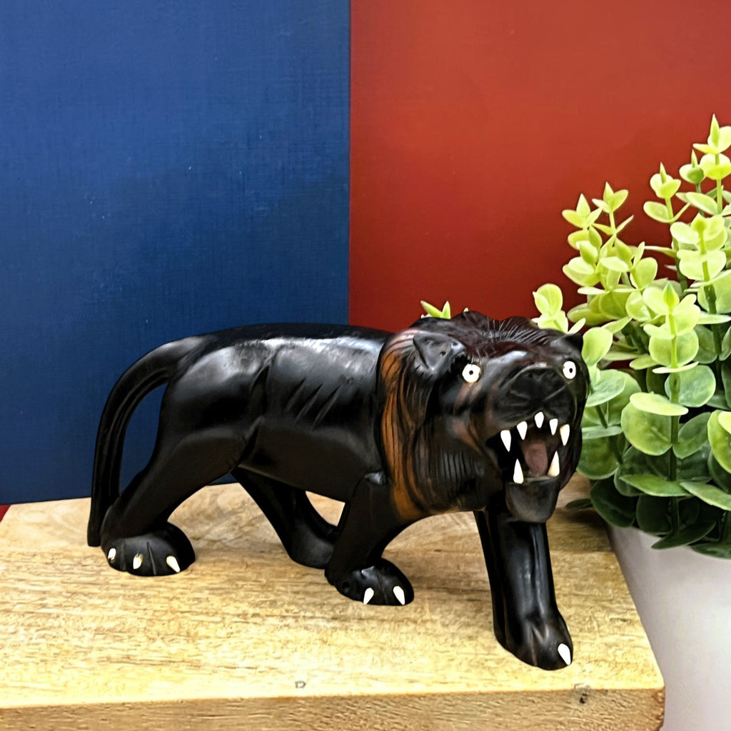 A vintage carved lion panther sculpture - Photo 2