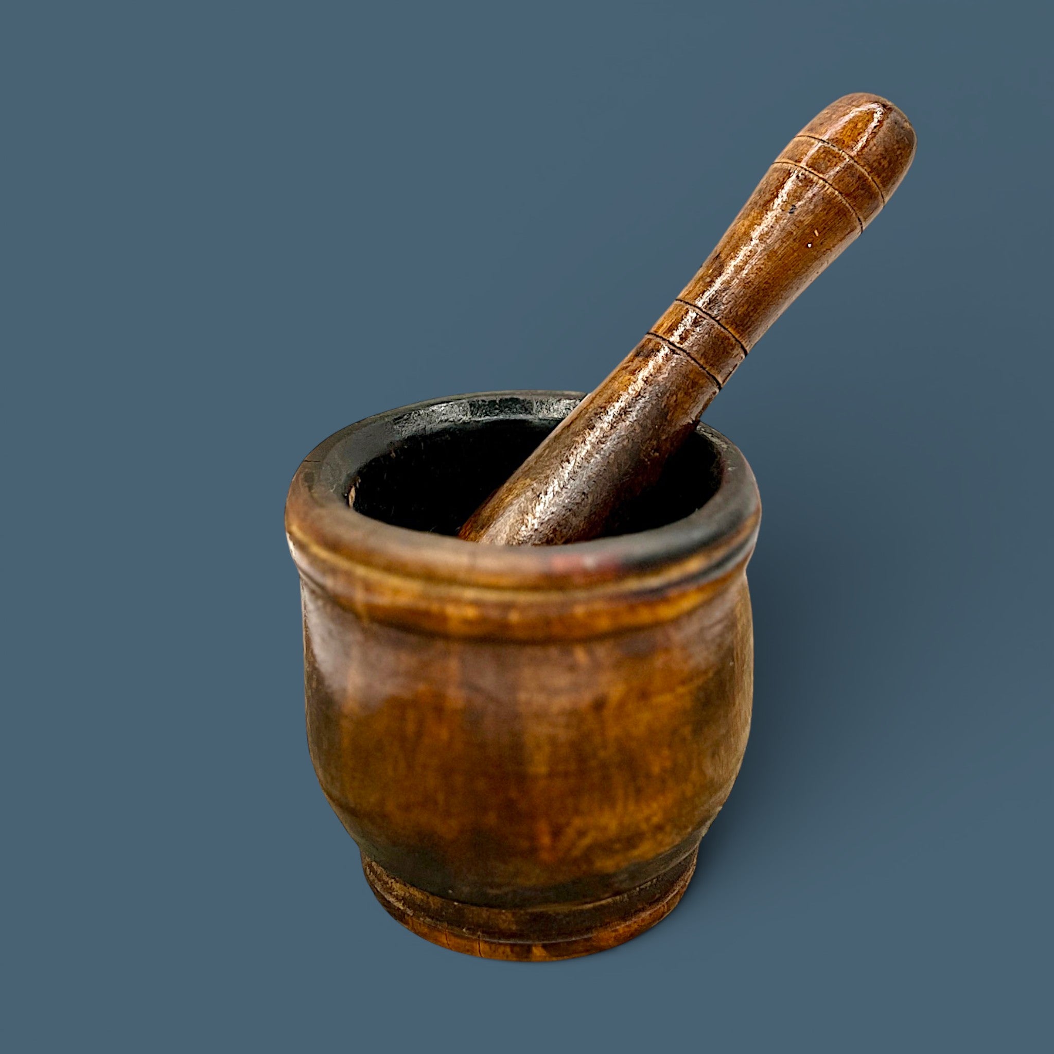 Vintage hand-turned tropical hardwood mortar and pestle set with seasoned interior. - Photo 4