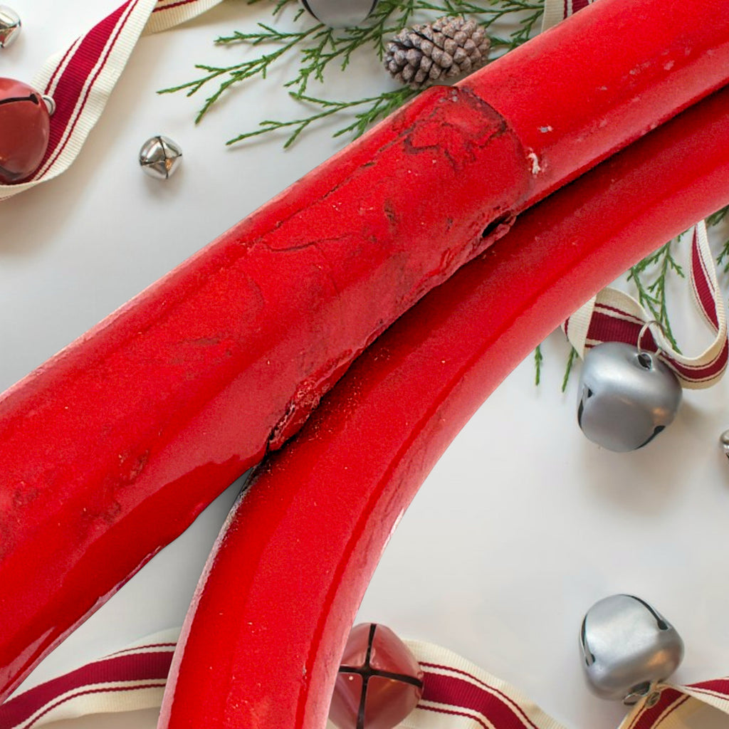 Vintage red painted metal circular hunting horn with flared bell and mouthpiece against a white background - Photo 3