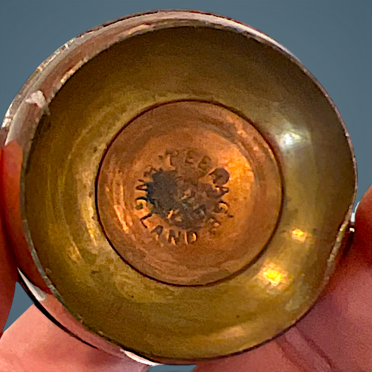Vintage Peerage copper miniature pitcher with a flared brass rim, rounded body, applied brass waist band, and brass loop handle resting on a pedestal base. - Photo 2