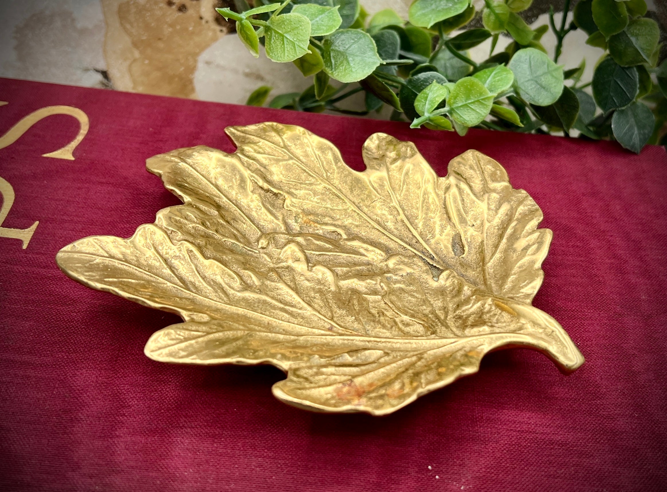 Virginia Metalcrafters 1948 Chrysanthemum Leaf Gold Leaf Trinket Dish Bowl