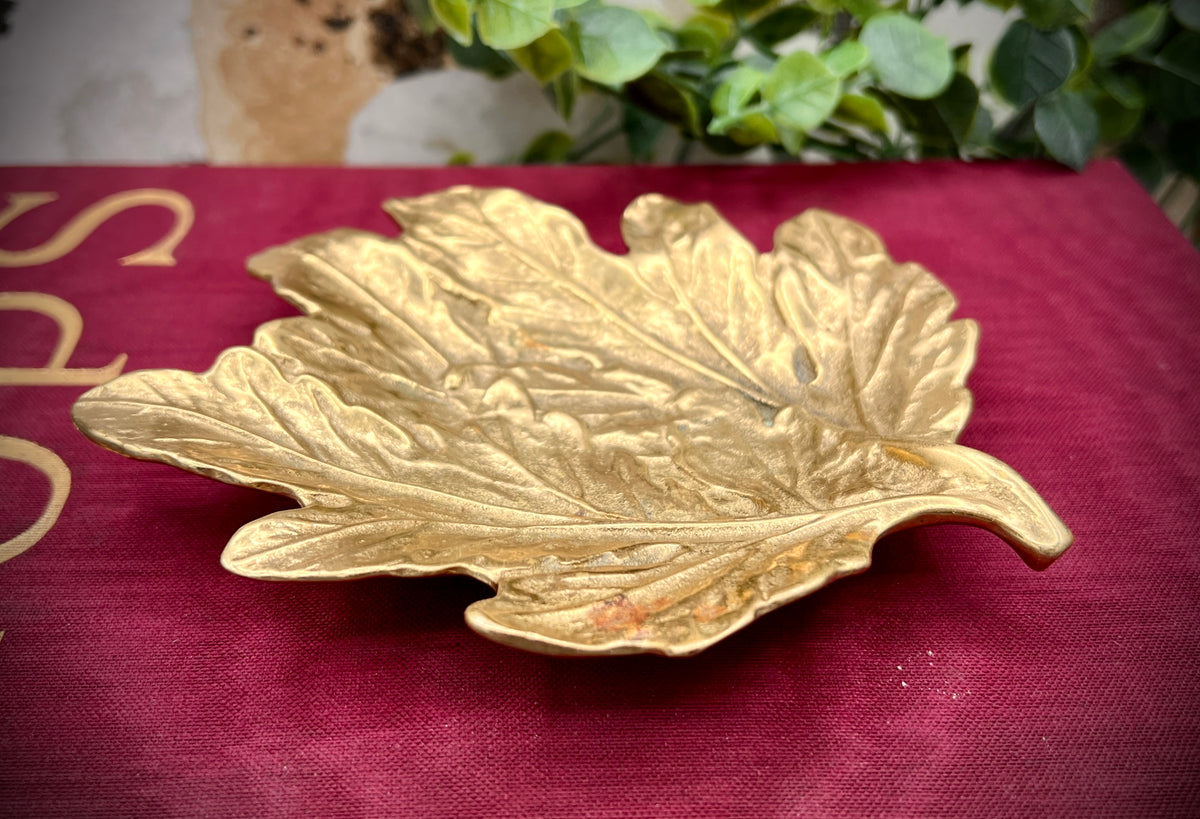 Virginia Metalcrafters 1948 Chrysanthemum Leaf Gold Leaf Trinket Dish Bowl